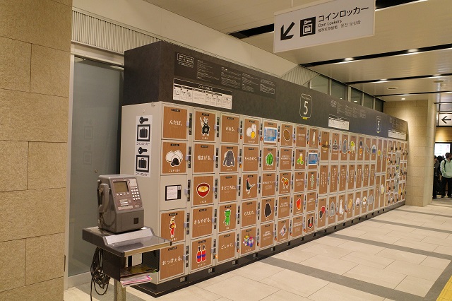 盛岡駅構内一階のコインロッカーの設置場所の写真