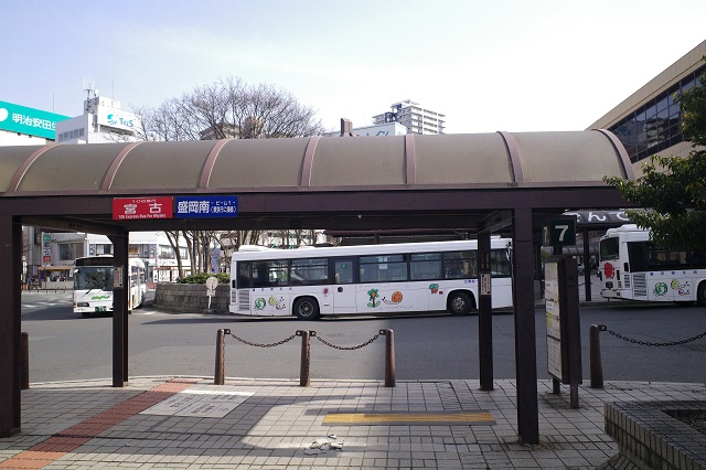 盛岡駅東口バス乗り場七番線乗り場の写真