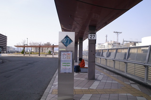 盛岡駅西口高速バス乗り場2７番乗り場の写真