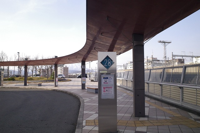 盛岡駅西口高速バス乗り場28番乗り場の写真