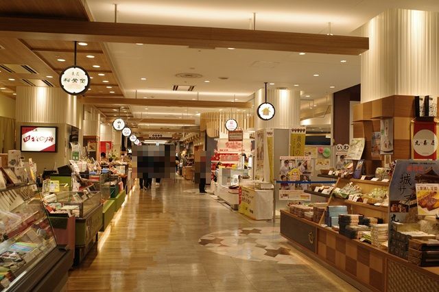 盛岡駅一階おでんせ館の様子