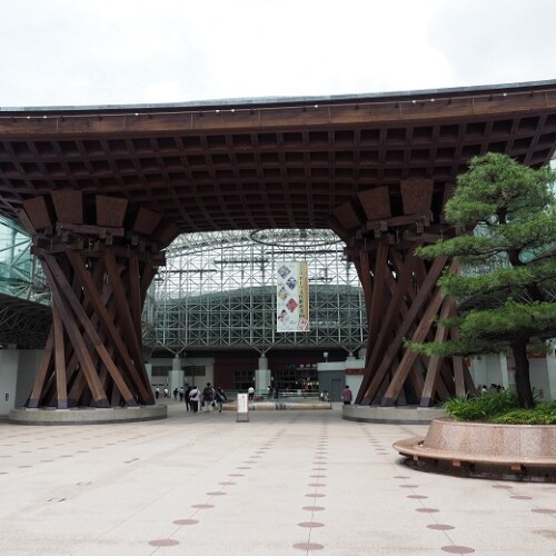 金沢駅鼓門の風景