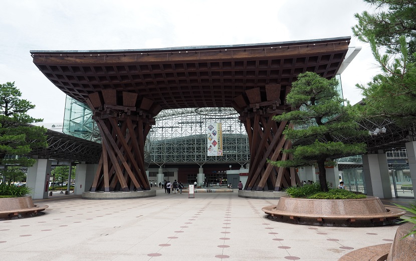 金沢駅鼓門の風景