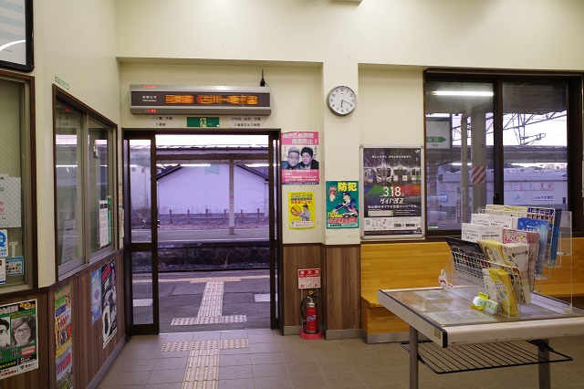 石越駅のみどりの窓口の場所の写真