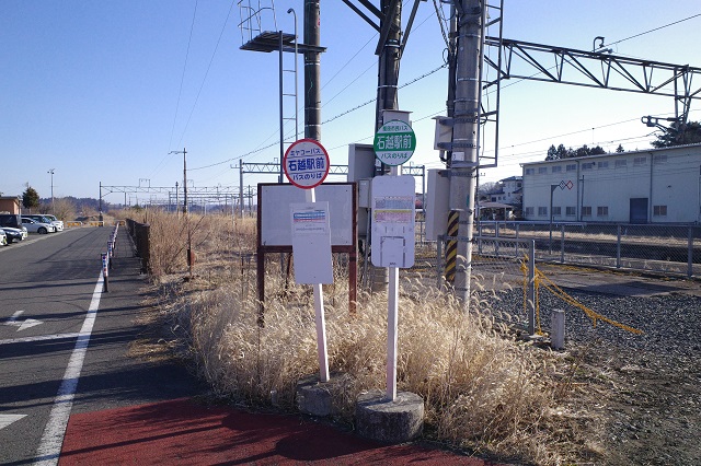 石越駅のバス乗り場の写真