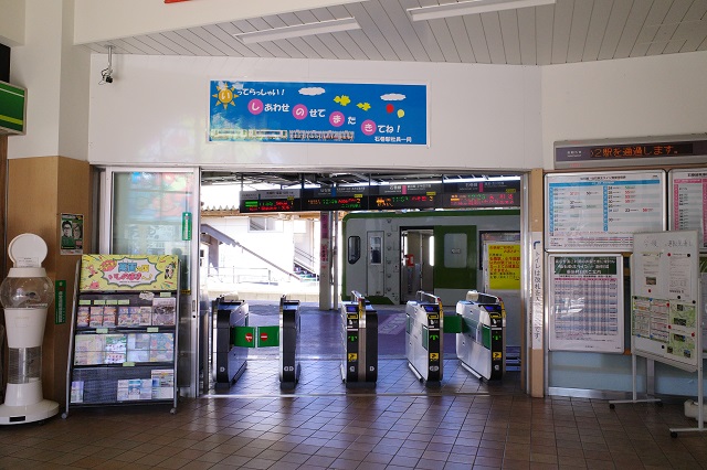 石巻駅の改札口の風景写真