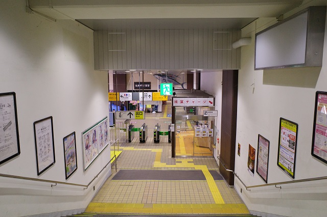 本塩釜駅の改札の風景