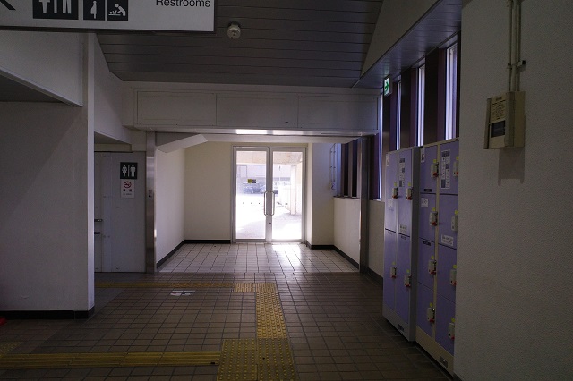 本塩釜駅のコインロッカーの設置場所の風景写真