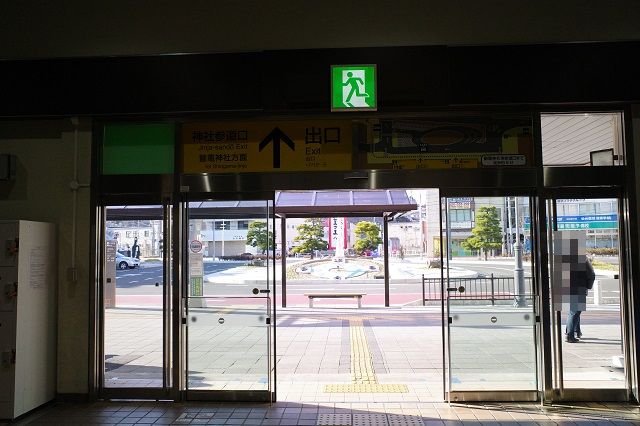 本塩釜駅神社参道口の出口の写真