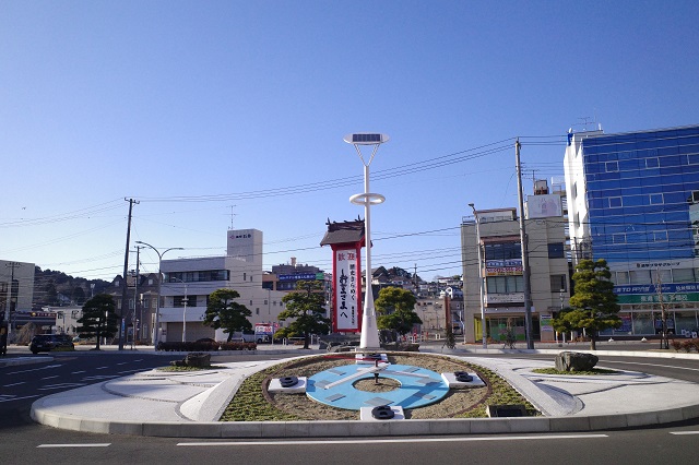 本塩釜駅の駅の正面の写真