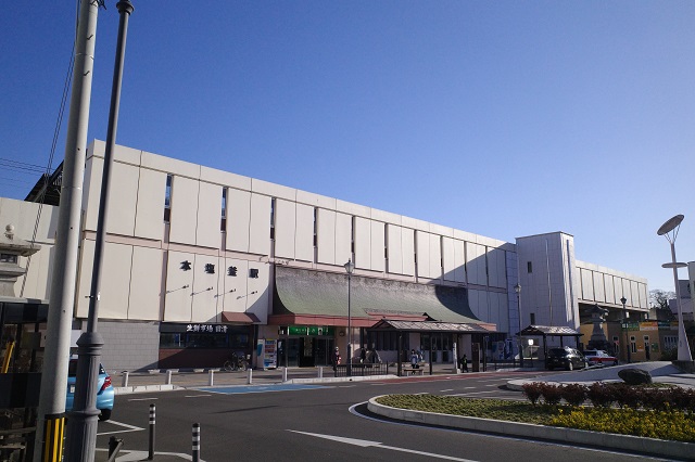 本塩釜駅神社参道口の正面風景