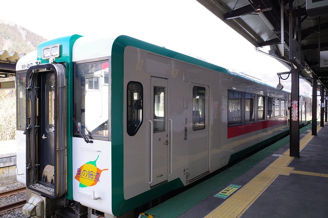 陸羽東線の電車