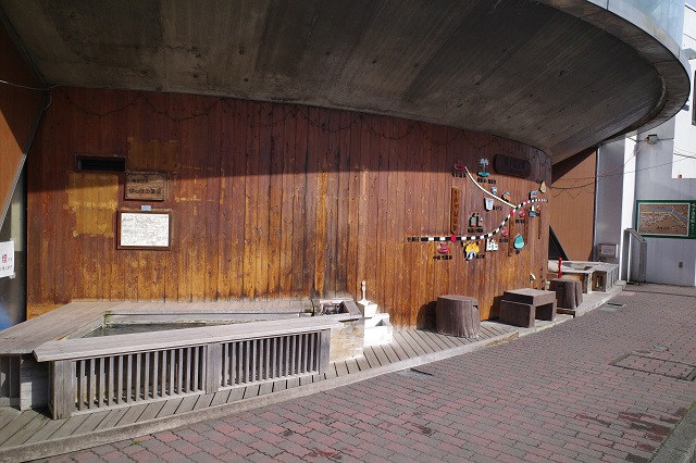 鳴子温泉駅の足湯の風景写真