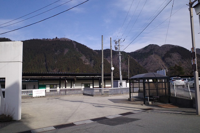 鳴子温泉駅のバス乗り場の写真