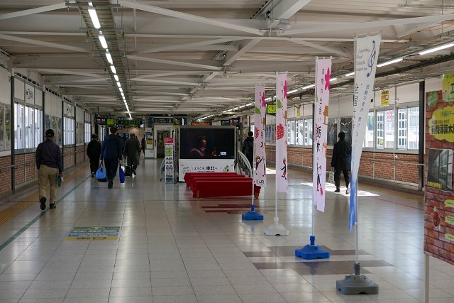 福島駅の連絡通路の風景