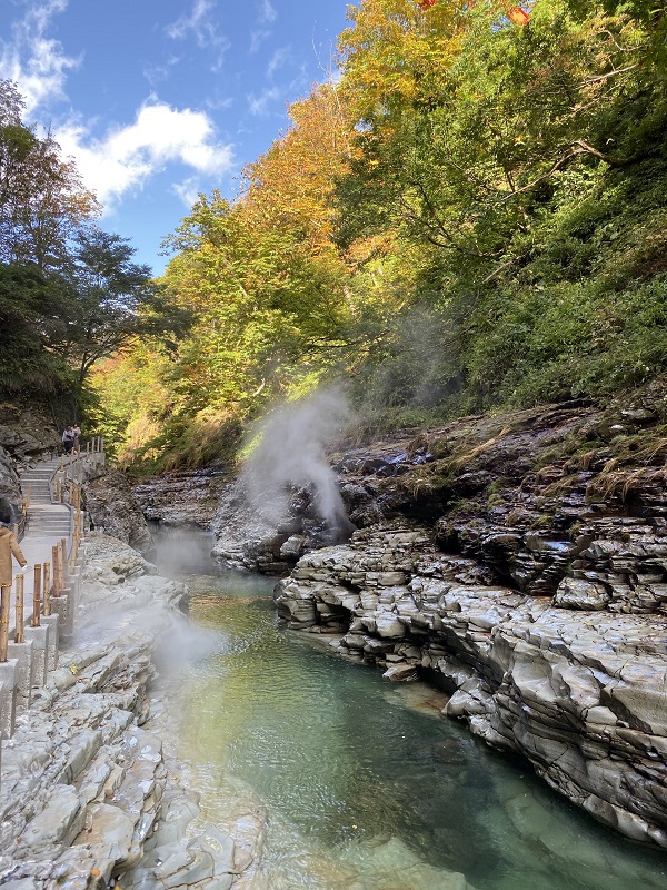 小安峡の秋の紅葉の写真