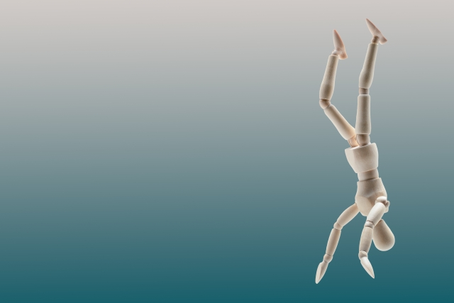 臍を噛むのイメージ写真