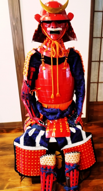 赤の甲冑の写真