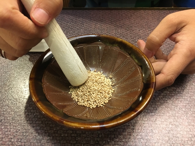 胡麻をするのイメージ写真