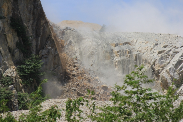 発破をかけるのイメージ写真