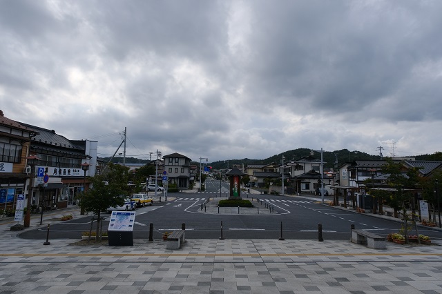 平泉駅から正面を見た写真