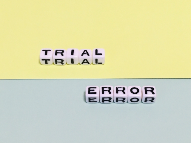 試行錯誤のイメージ写真