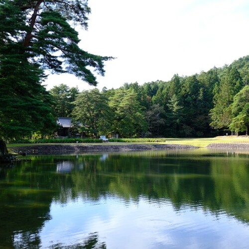 奥州平泉毛越寺の庭園の10月の写真