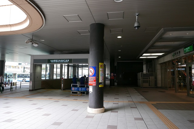 地下鉄階段付近の写真