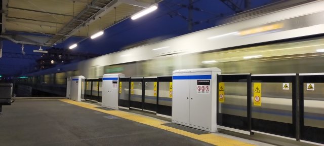 遣り過ごすのイメージ写真