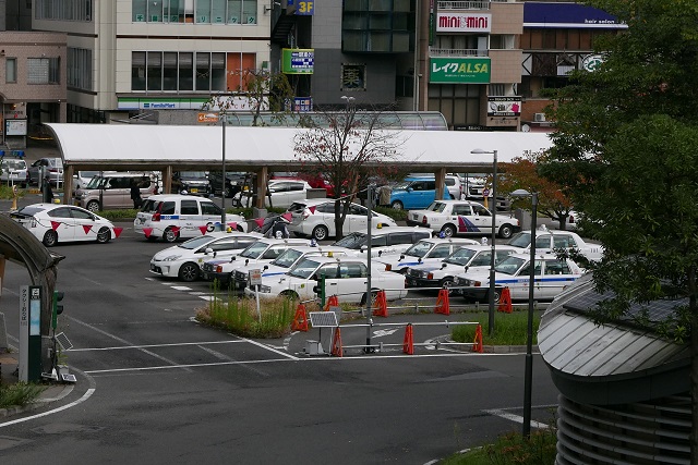 仙台駅東口のタクシーのサイズの写真