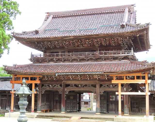 頭を丸めるのイメージ写真