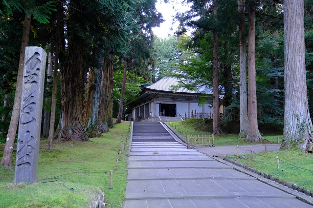 金色堂の全景の写真