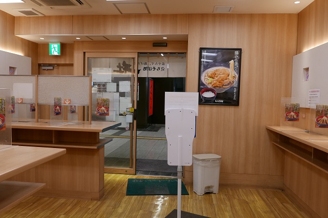仙台駅の立ち食いソバ「杜」の店内風景写真