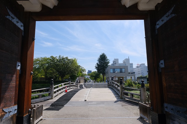 二の丸東大手門を内側から見た写真
