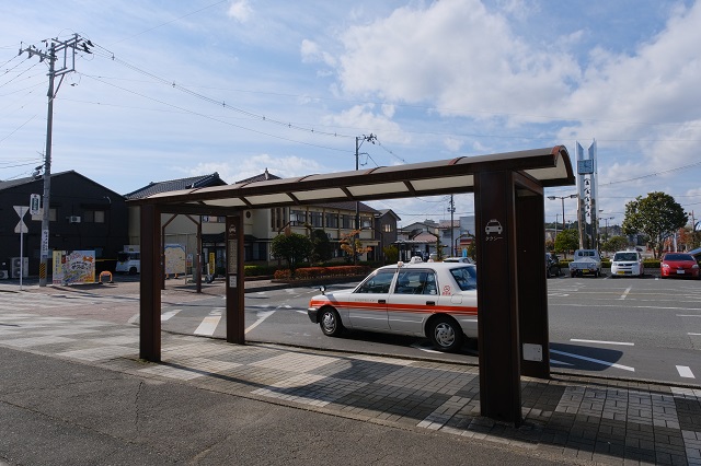 小牛田駅西口のタクシー乗り場の写真