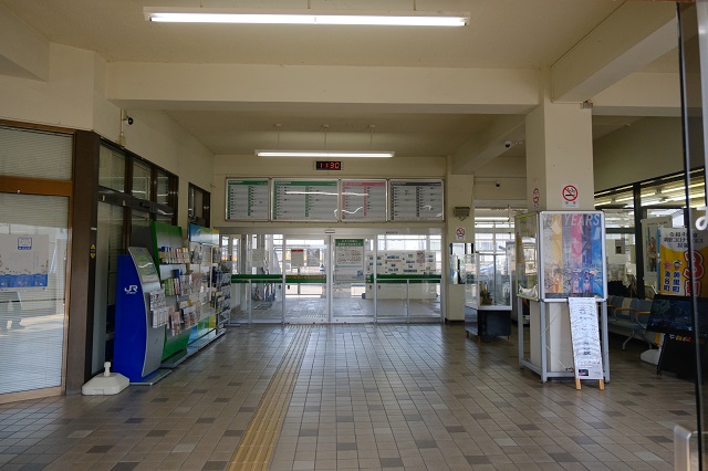 小牛田駅西口の中の様子