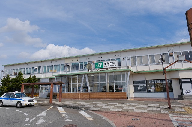 小牛田駅の西口の全景写真