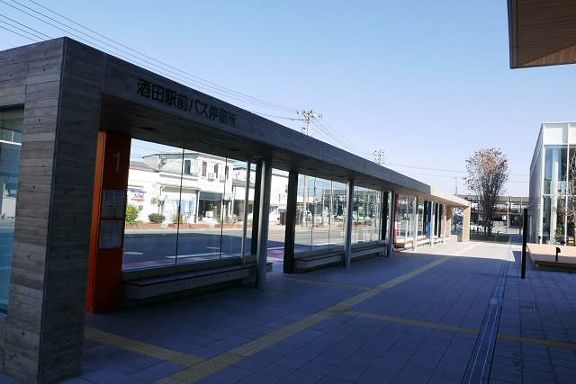 酒田駅のバス停の写真