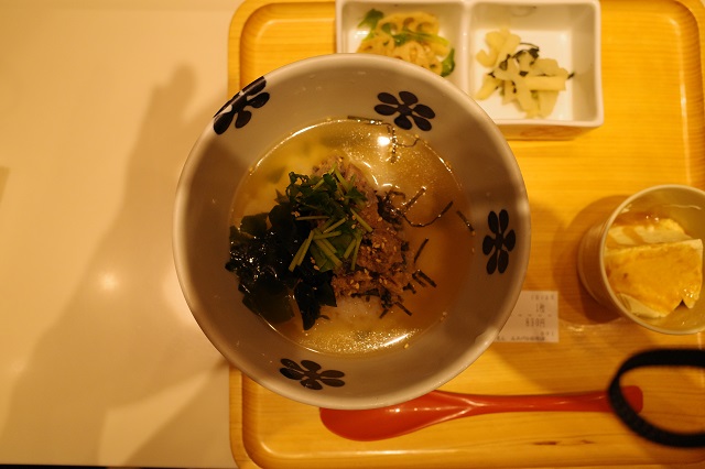 いわしのごま醤油とわかめのだし茶づけの写真