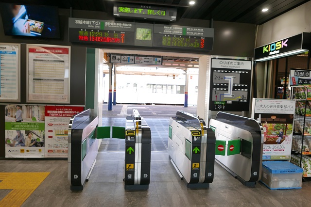 酒田駅の改札口の写真