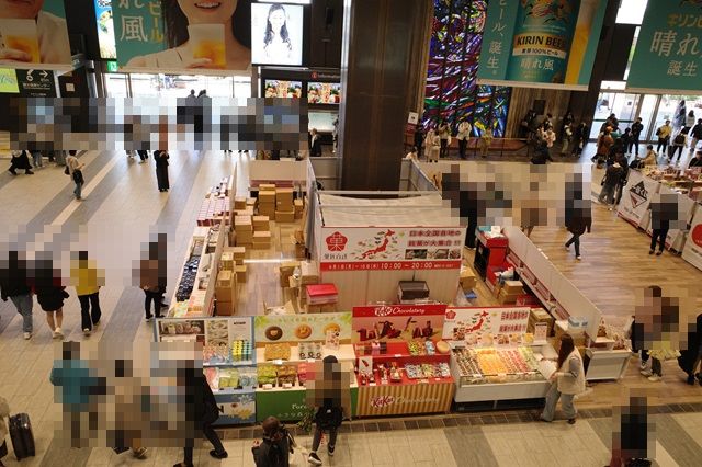 仙台駅中央改札前の催事の様子