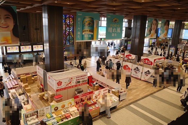 仙台駅中央改札前の催事の様子