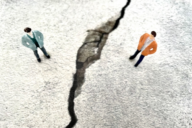 水と油の関係のイメージ写真