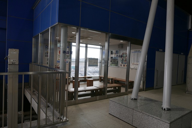 仙台空港駅の待合室の写真