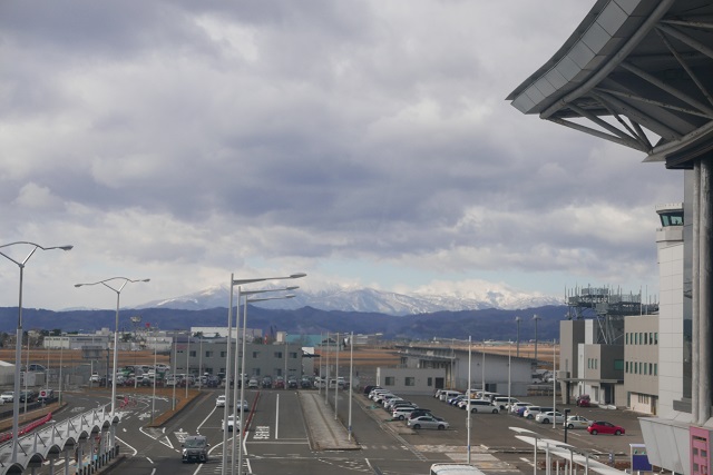 連絡橋から見た宮城蔵王の写真