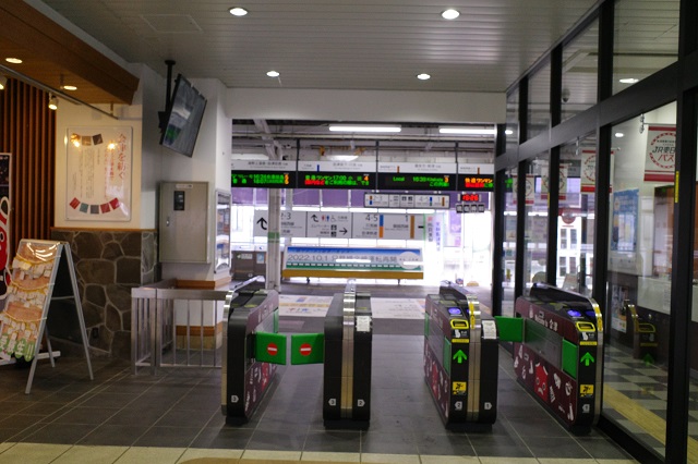 会津若松駅の改札の風景写真