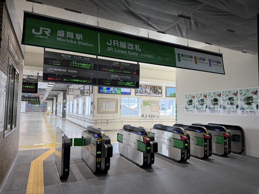 盛岡駅の在来線乗り場への改札の風景