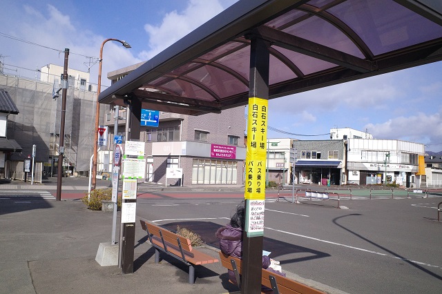 白石駅のバス乗り場の写真