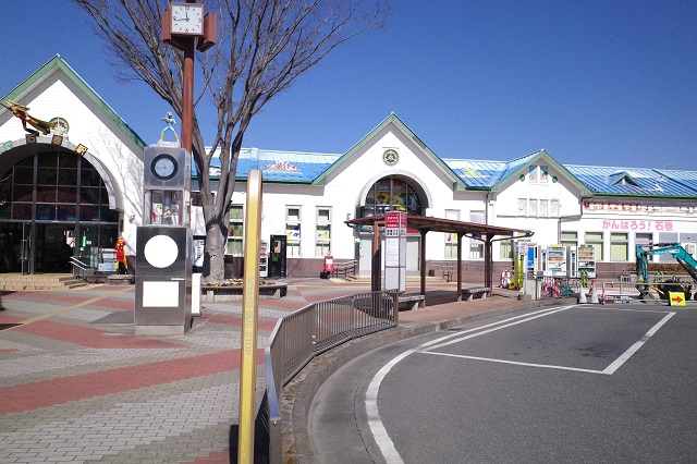 石巻駅のバス乗り場の風景写真