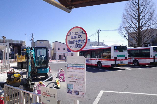 石巻駅の路線バスの乗り場の写真